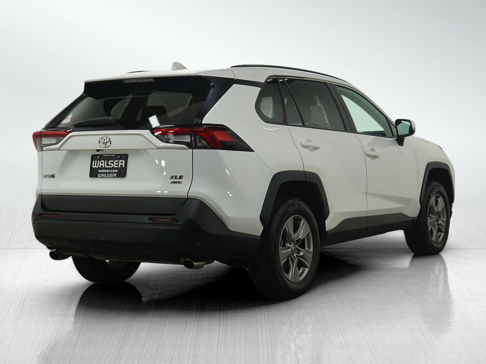2024 Toyota RAV4 XLE photo 4