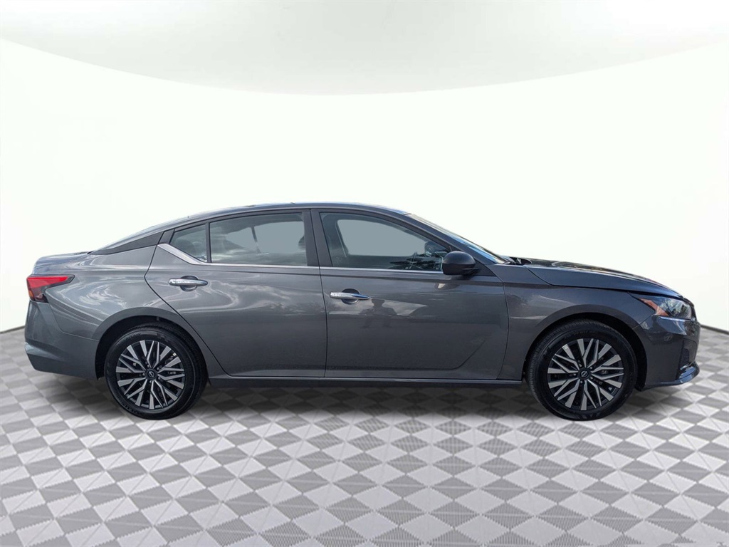 2025 Nissan Altima 2.5 SV photo 2