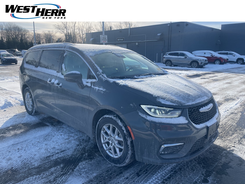 2021 Chrysler Pacifica Touring L's photo