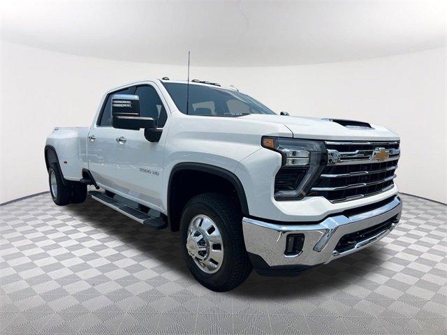 2025 Chevrolet Silverado 3500HD LTZ photo 3