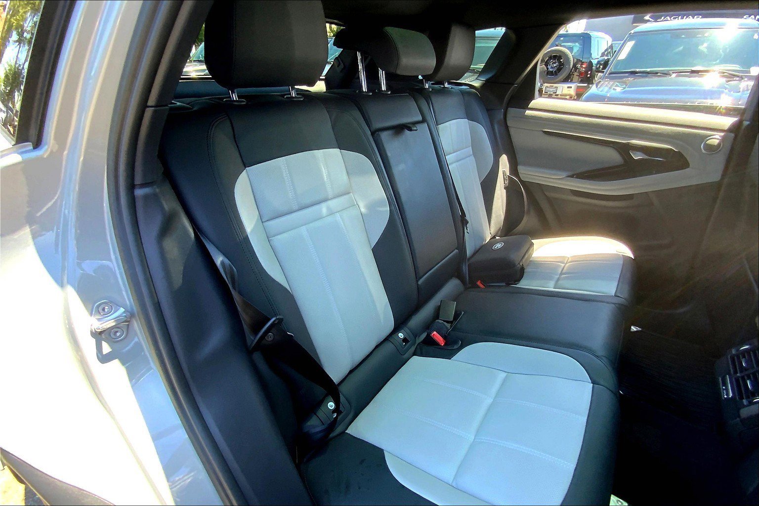 2023 Land Rover Range Rover Evoque R-Dynamic SE photo 26