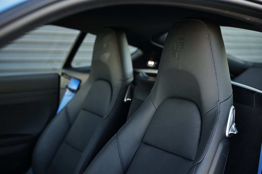 2025 Porsche Cayman photo 25