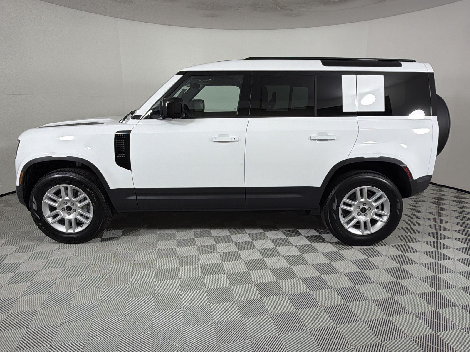 2026 Land Rover Defender 110 S photo 2