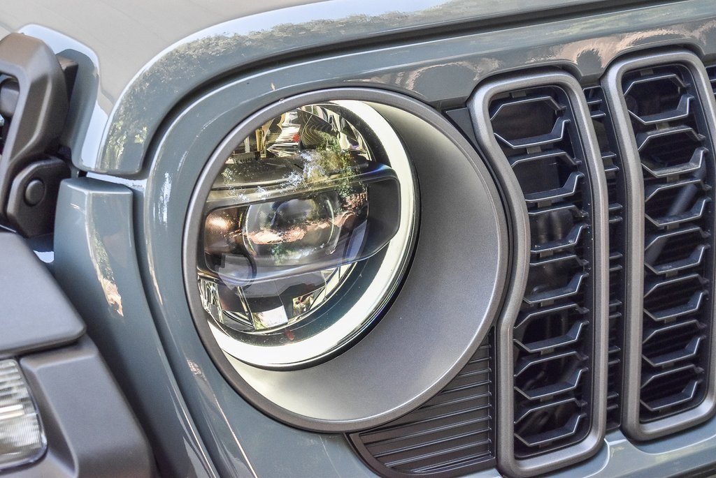2025 Jeep Wrangler Rubicon photo 8
