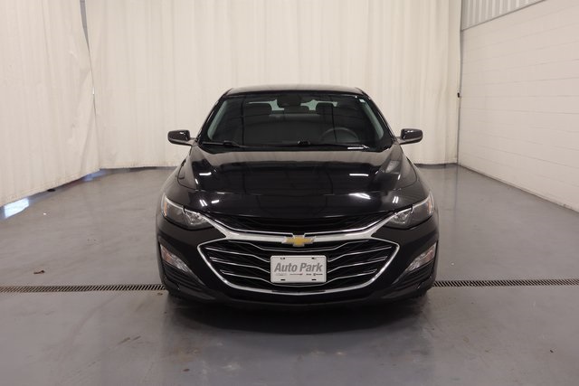 2023 Chevrolet Malibu 1LT photo 2