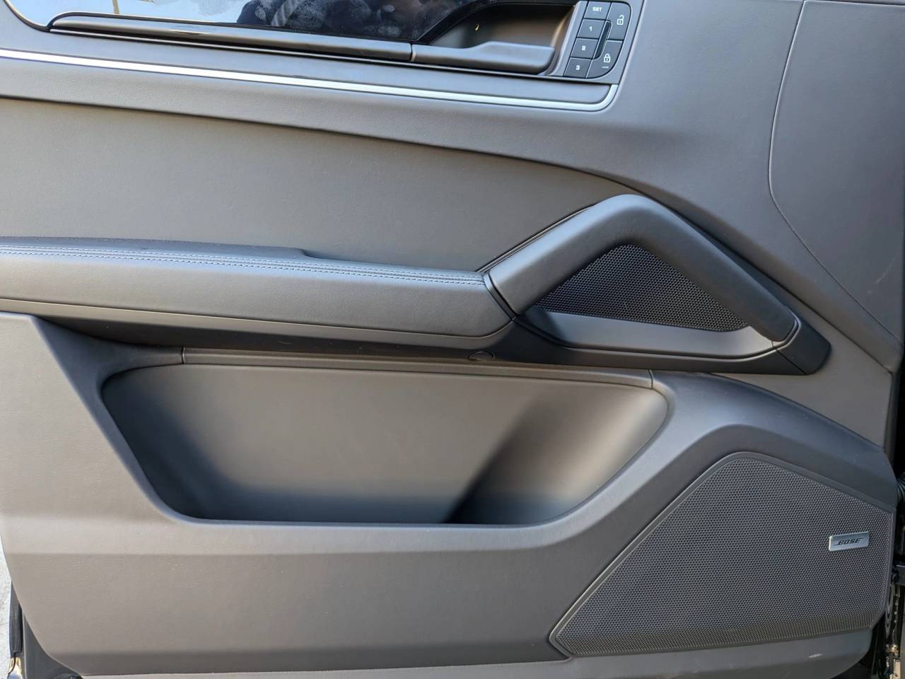 2025 Porsche Cayenne E-Hybrid photo 13