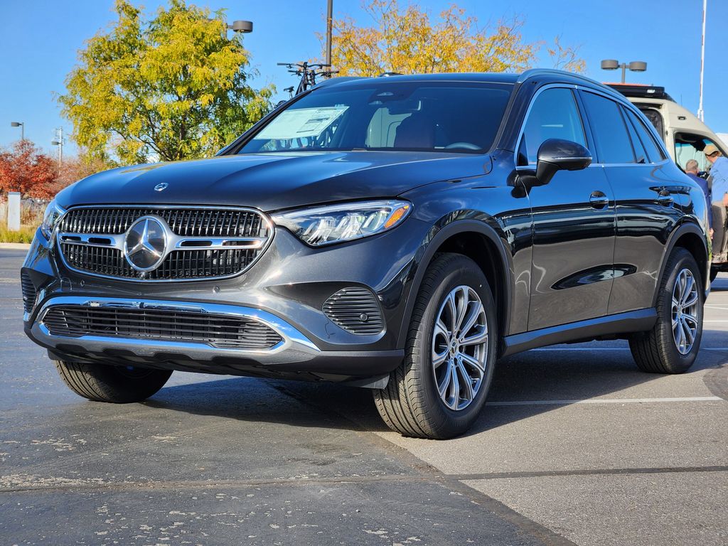 2026 Mercedes Benz GLC 300 4MATIC photo 4