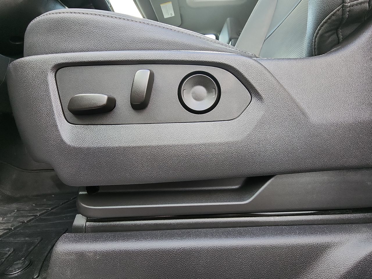 2024 Chevrolet Silverado 1500 LTZ photo 12