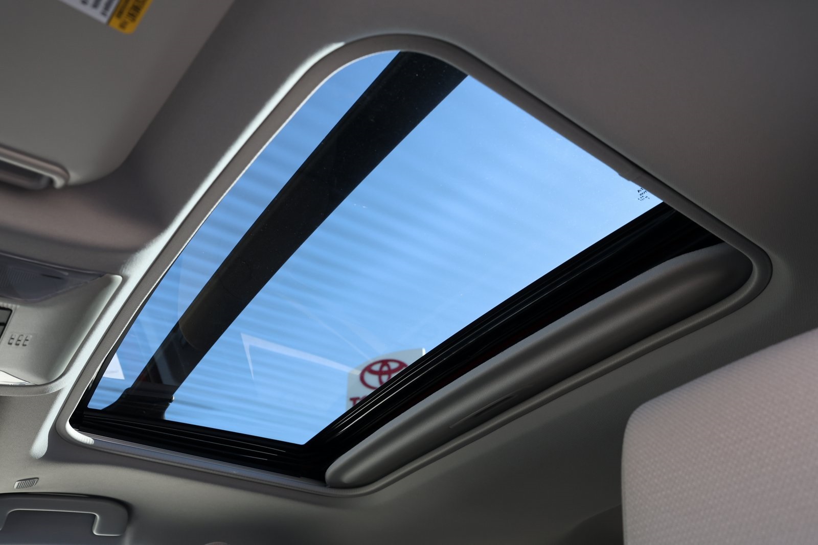 2025 Toyota RAV4 XLE photo 3