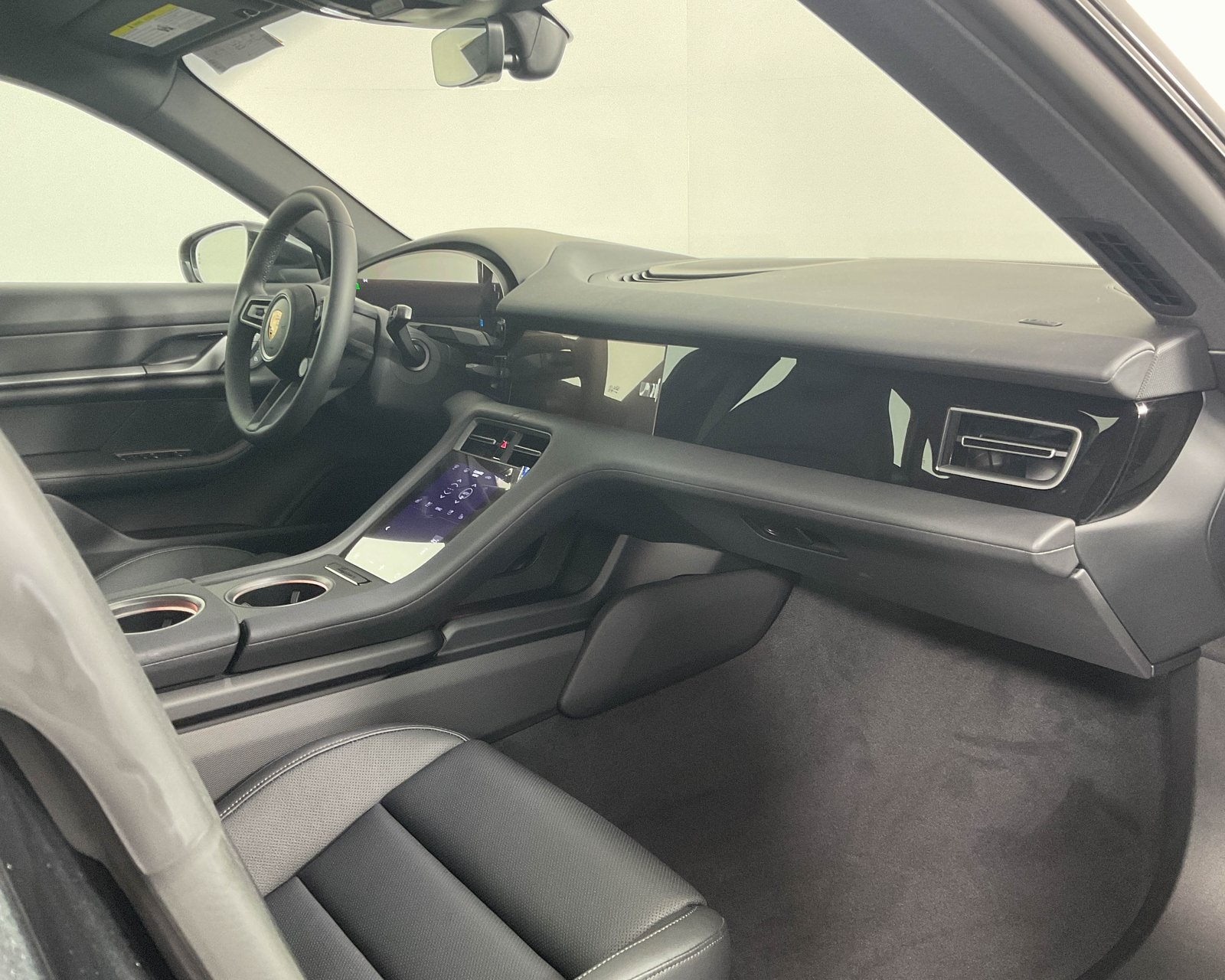 2025 Porsche Taycan 4 photo 19