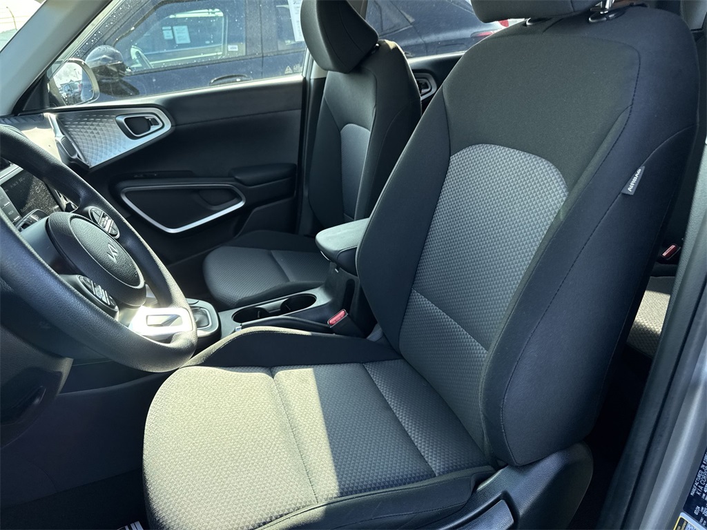 2025 Kia Soul LX photo 16