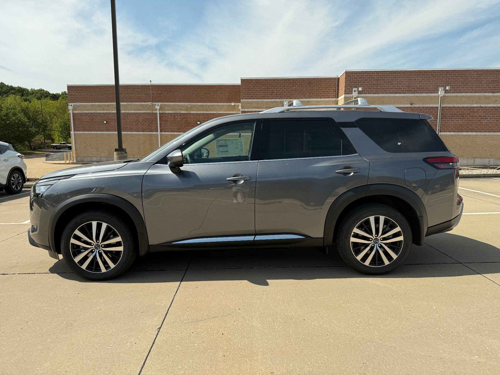 2025 Nissan Pathfinder Rock Creek photo 2