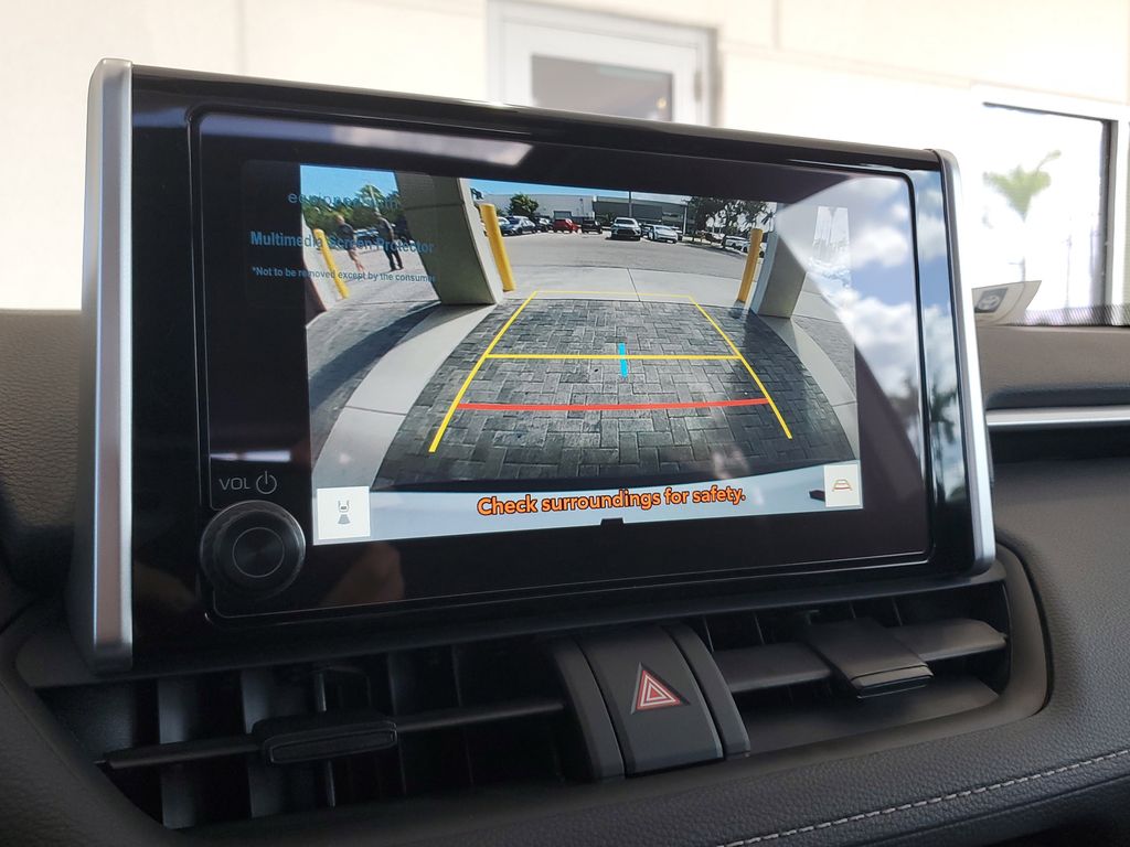 2025 Toyota RAV4 XLE photo 21