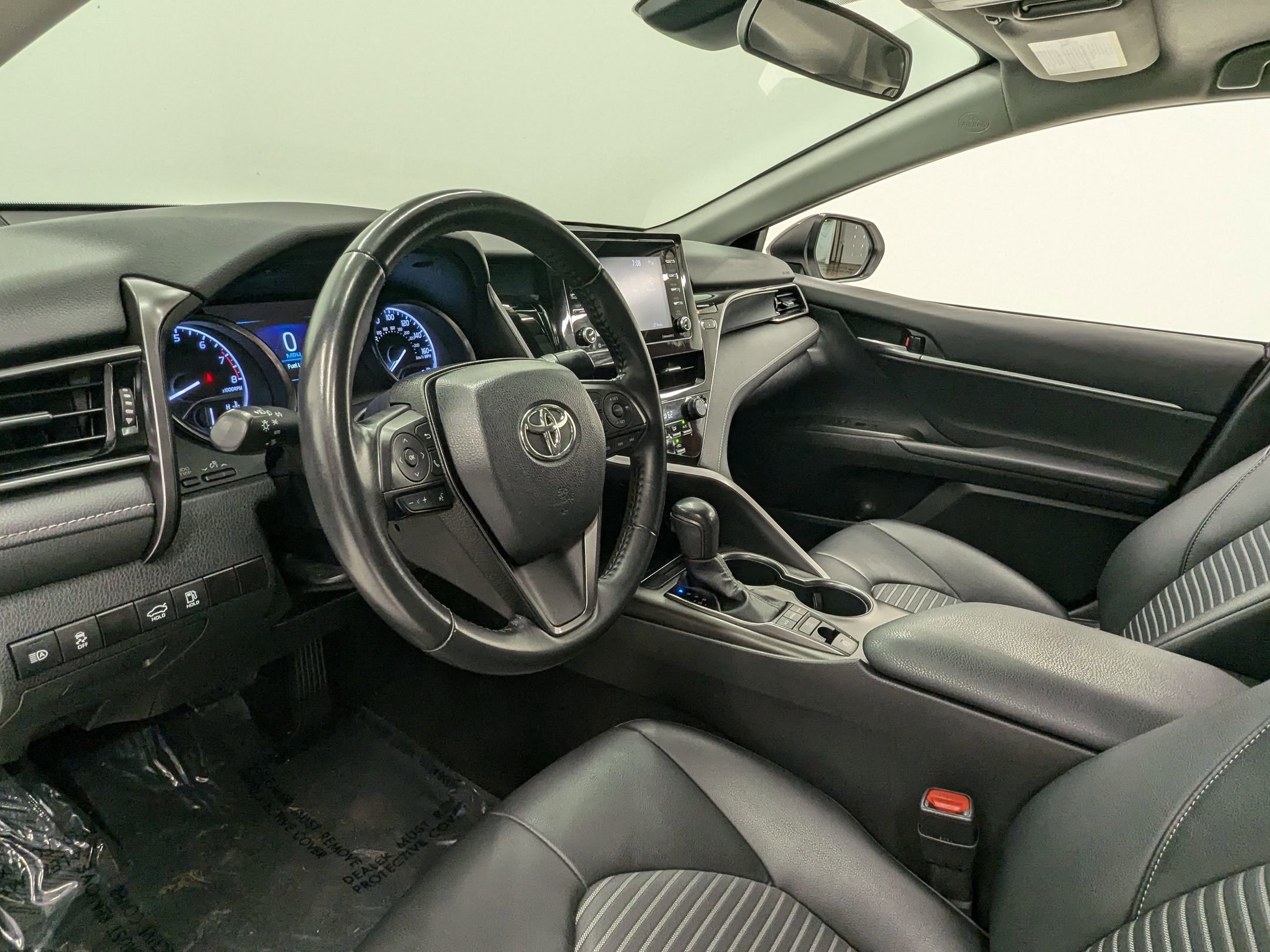 2023 Toyota Camry SE photo 3