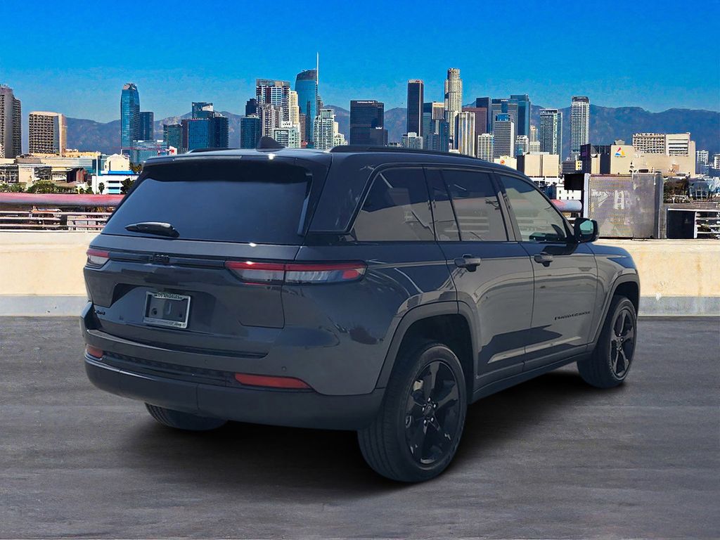 2025 Jeep Grand Cherokee Altitude photo 3