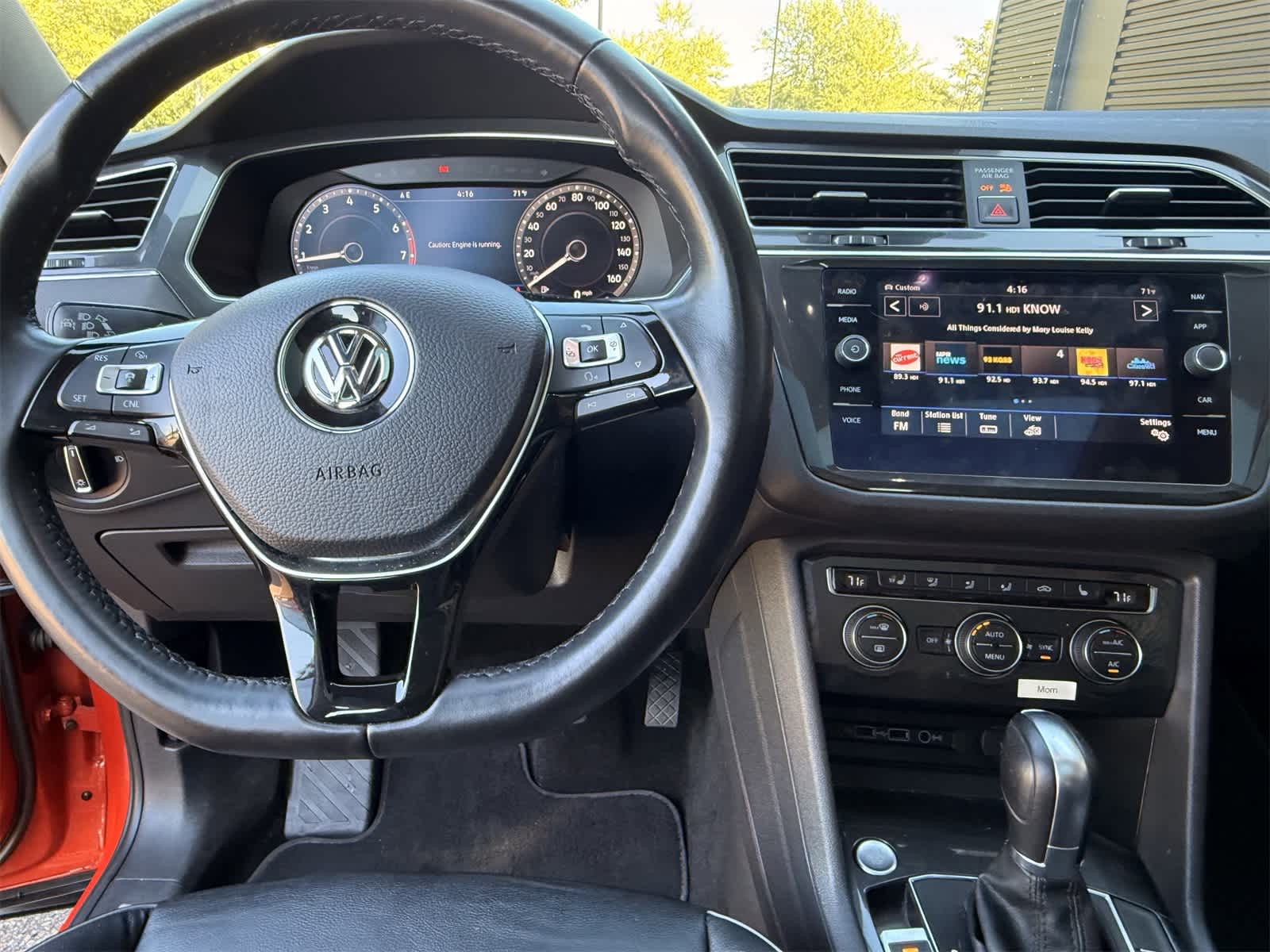 2018 Volkswagen Tiguan SEL Premium photo 2