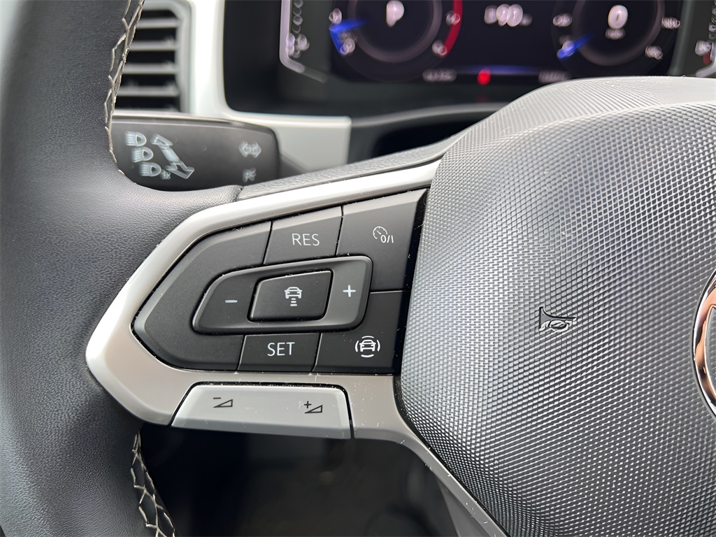 2022 Volkswagen Atlas Cross Sport V6 SE Technology photo 27