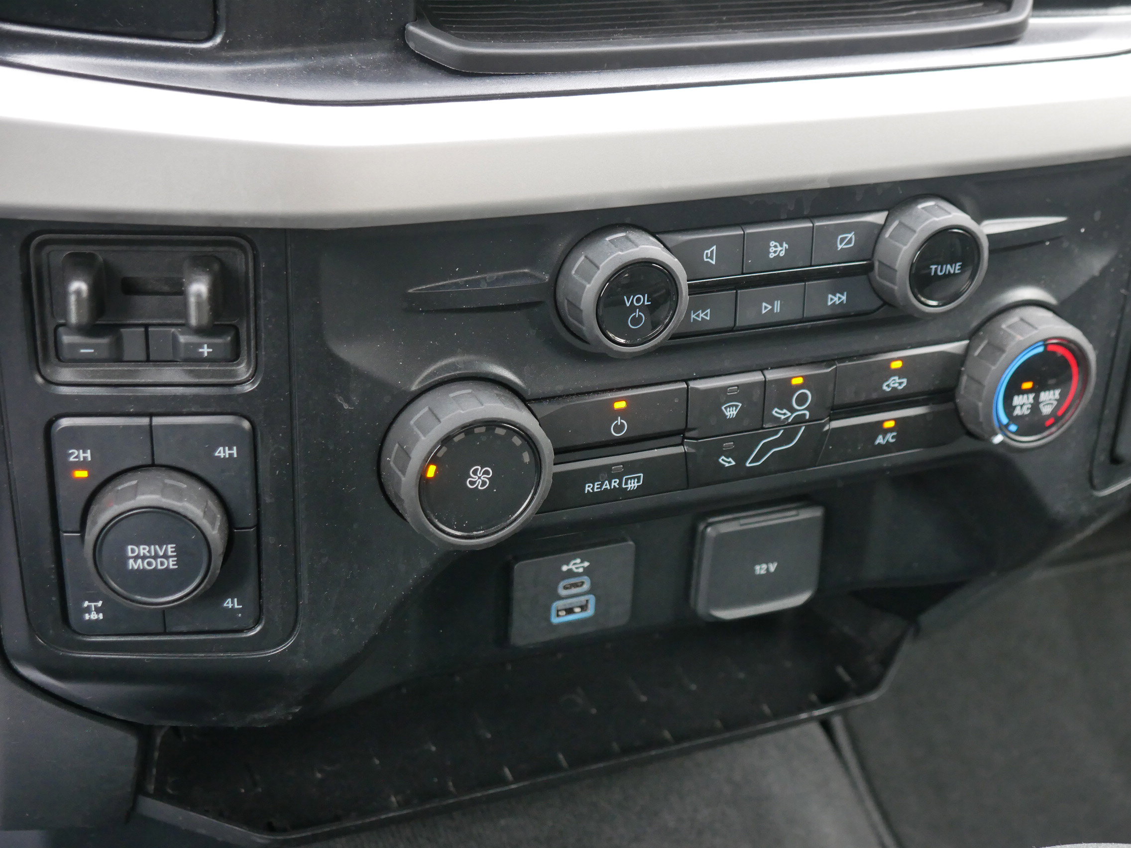 2024 Ford F-250 XLT photo 13