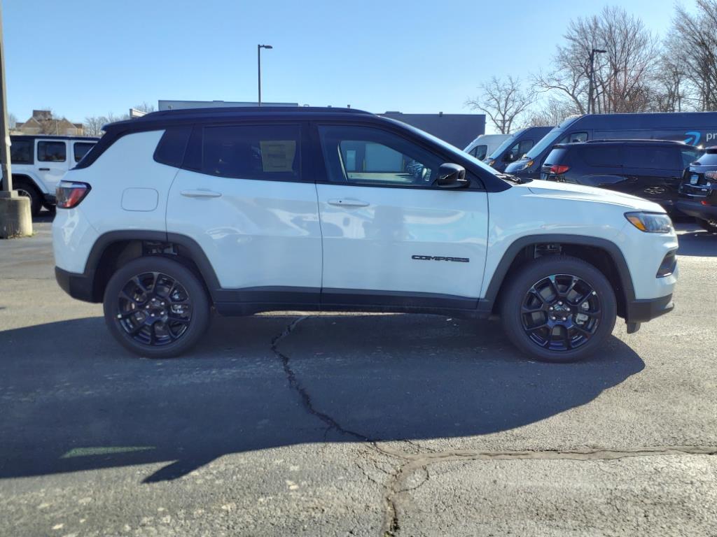 2024 Jeep Compass Latitude photo 8