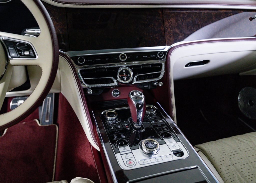 Used 2022 Glacier White Bentley V8 image 26