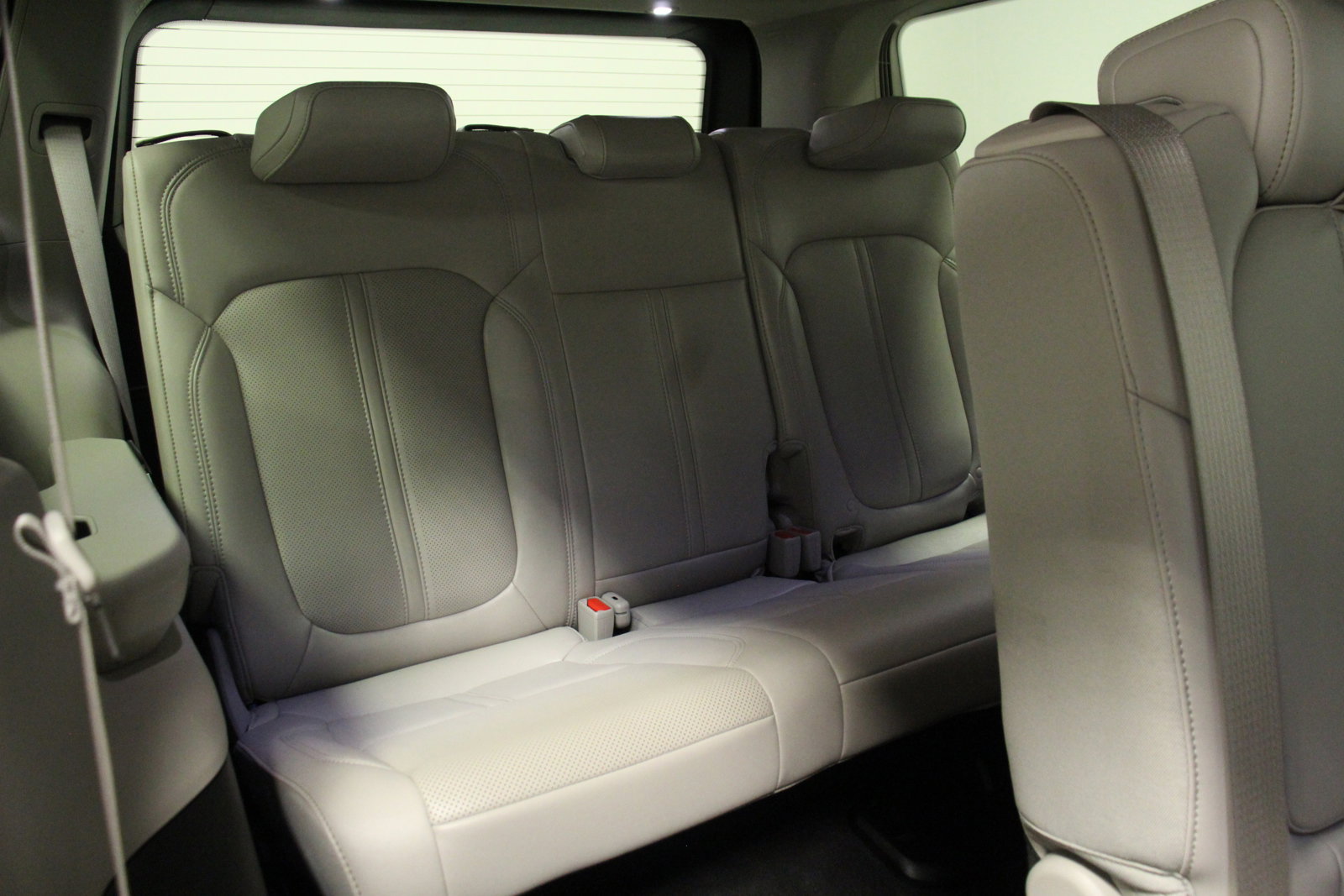2024 Jeep Wagoneer Base photo 17