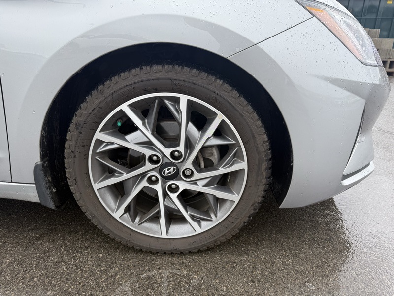 2020 Hyundai Elantra Limited photo 4