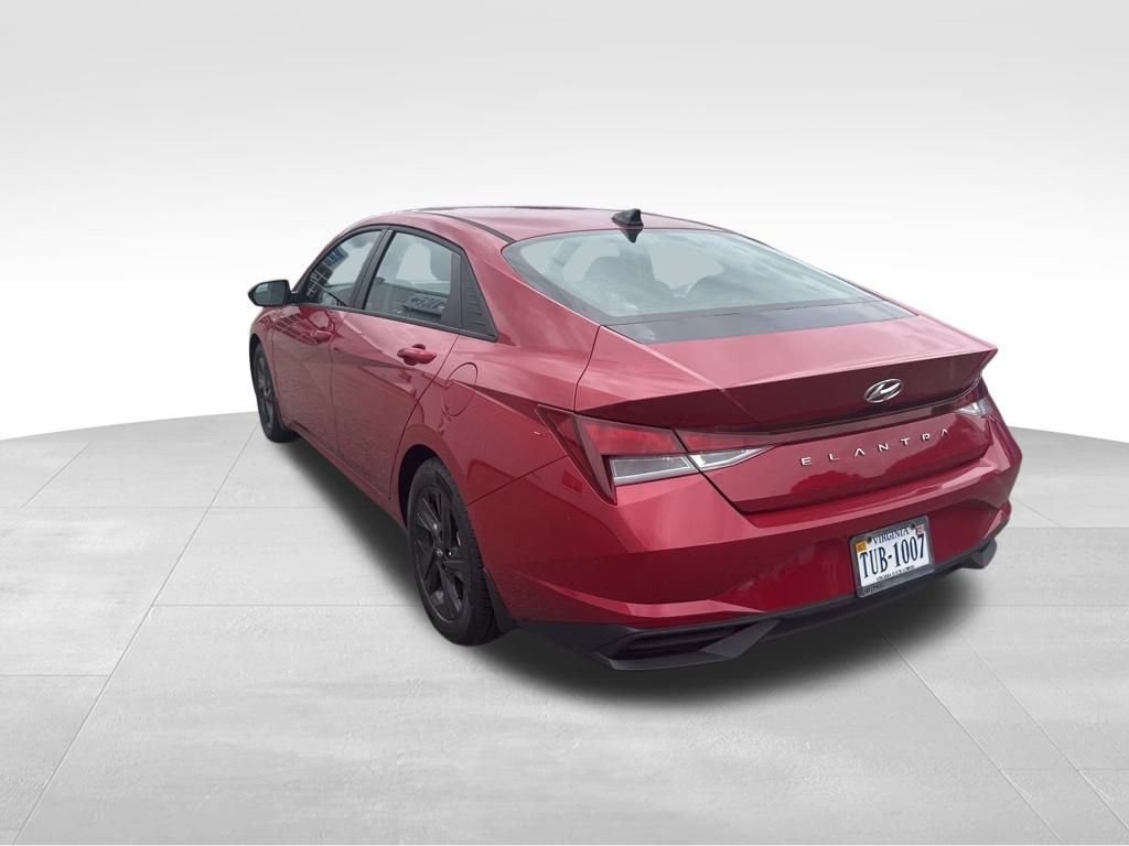 2023 Hyundai Elantra SEL photo 4