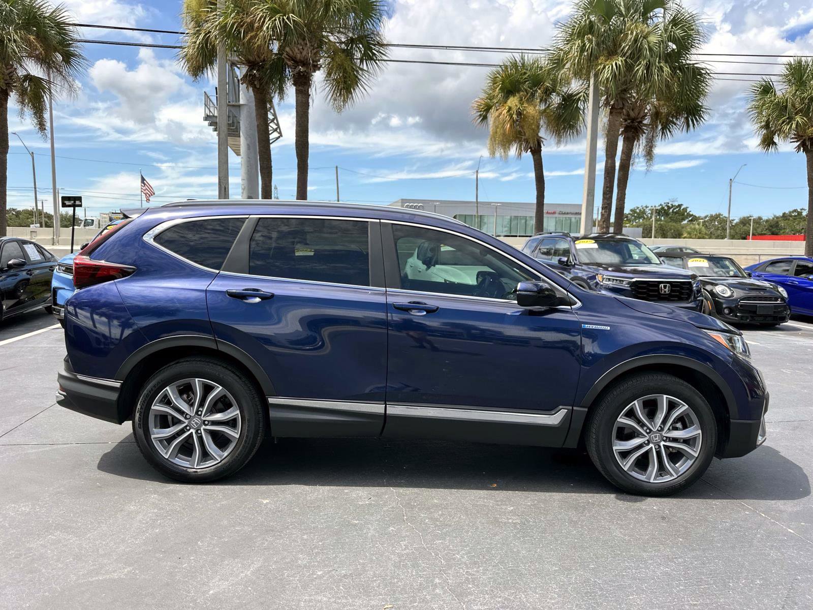2022 Honda CR-V Hybrid Touring photo 2