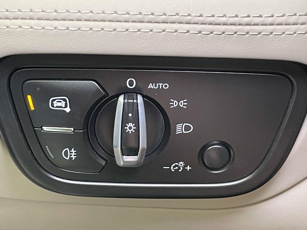 2022 Bentley Bentayga V8 photo 36