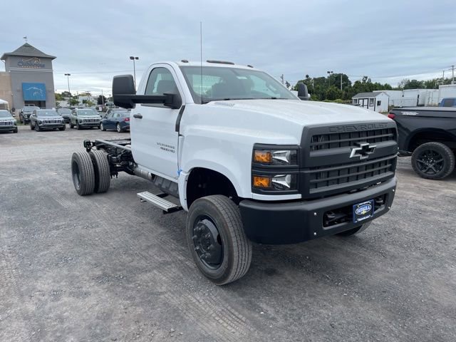 2024 Chevrolet Silverado 4500 Medium Duty Chassis Cab Work Truck's photo