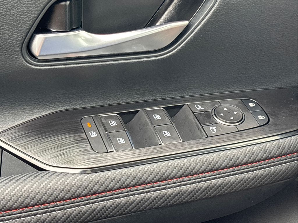 2025 Nissan Kicks SR photo 18