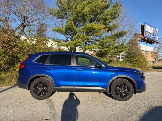 2023 Honda CR-V Hybrid Sport Touring photo 2