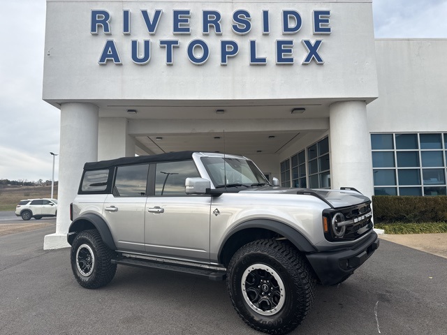 2022 Ford Bronco 4-Door Outer Banks's photo