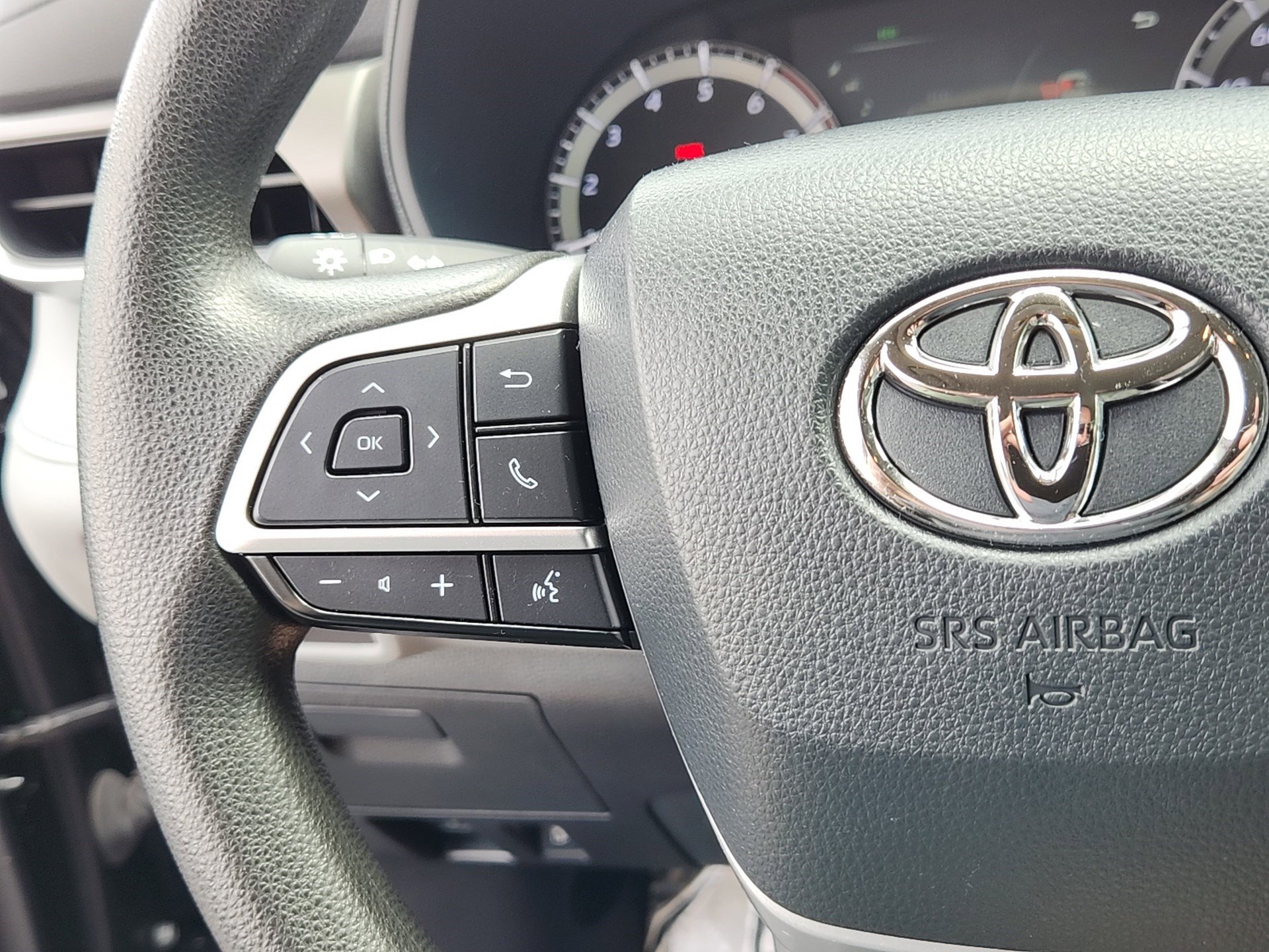 2023 Toyota Highlander L photo 17