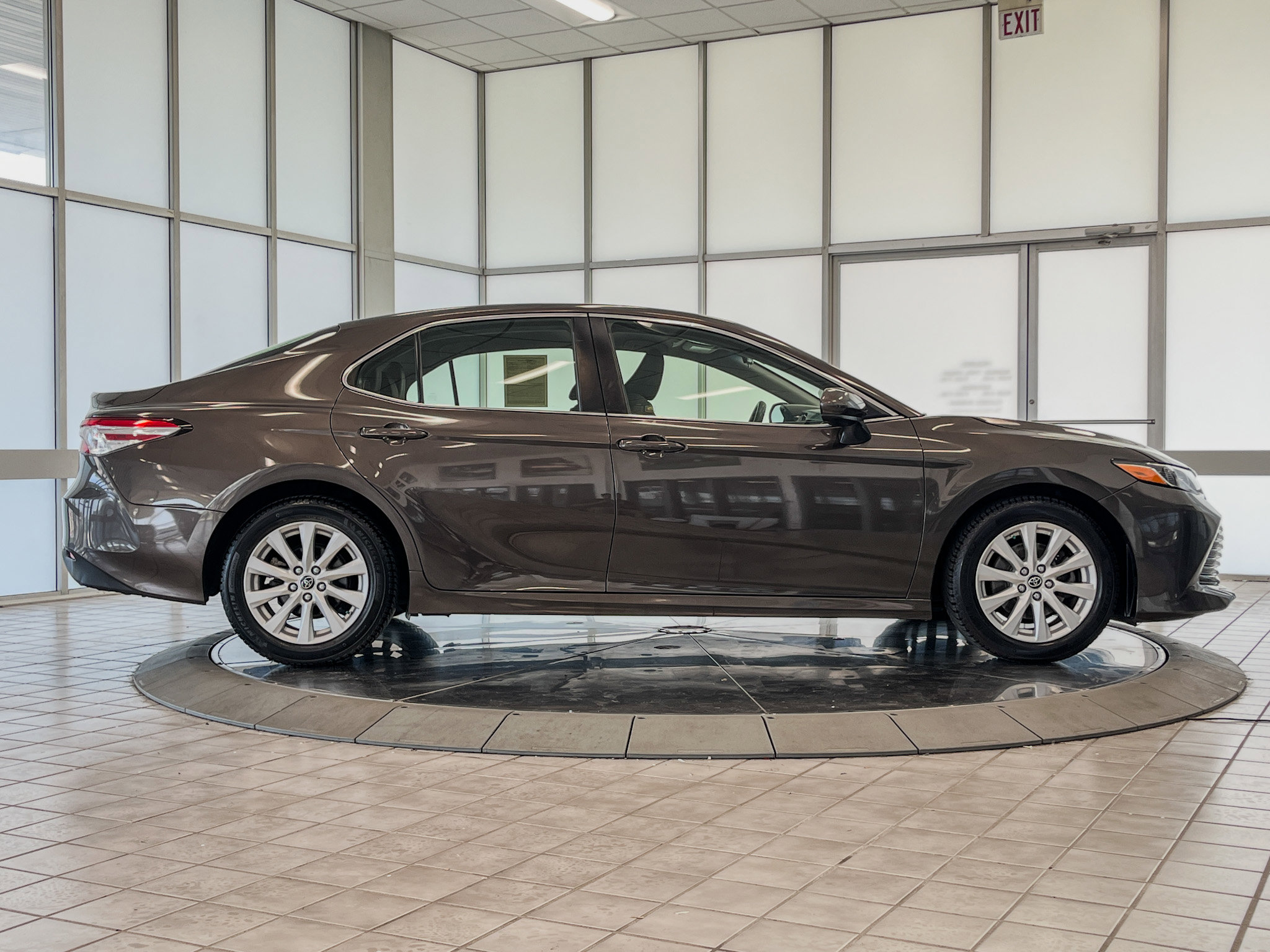 2018 Toyota Camry LE photo 7