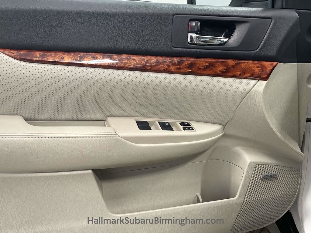 2011 Subaru Outback 3.6R photo 12