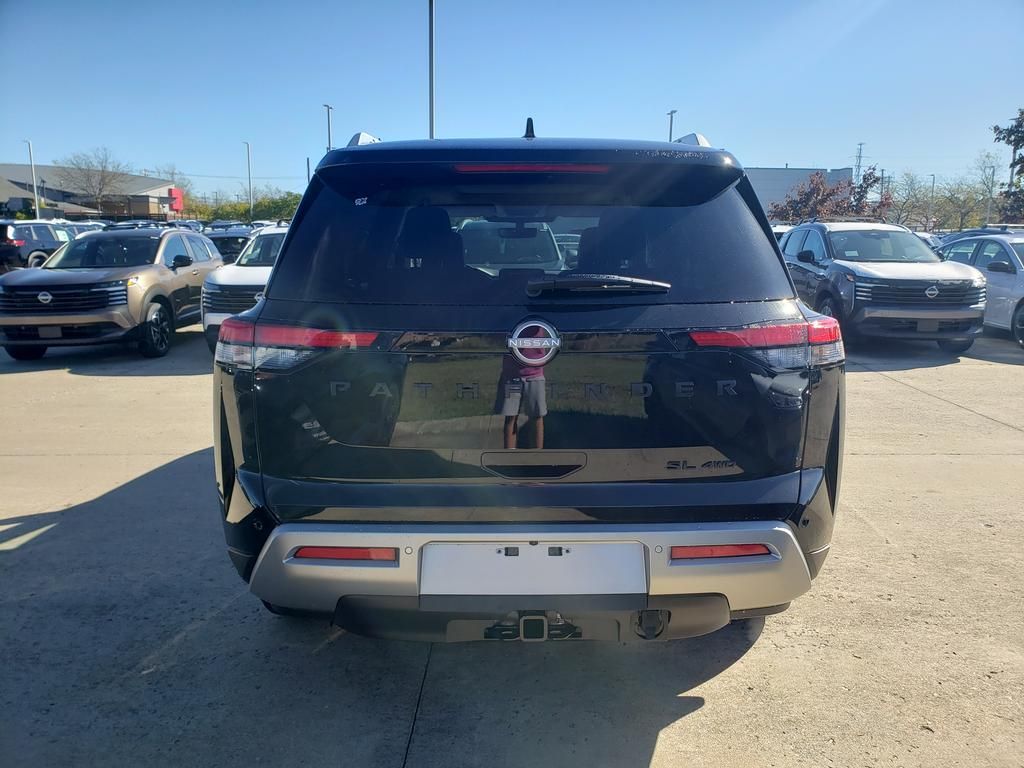 2025 Nissan Pathfinder SL photo 3