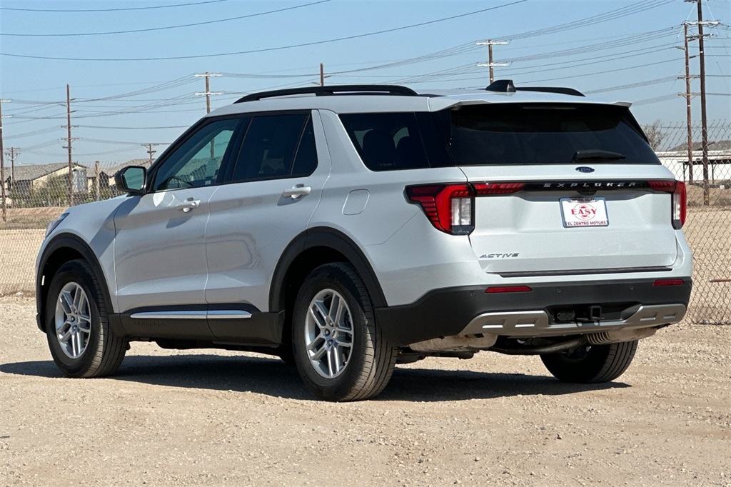 2025 Ford Explorer photo 6