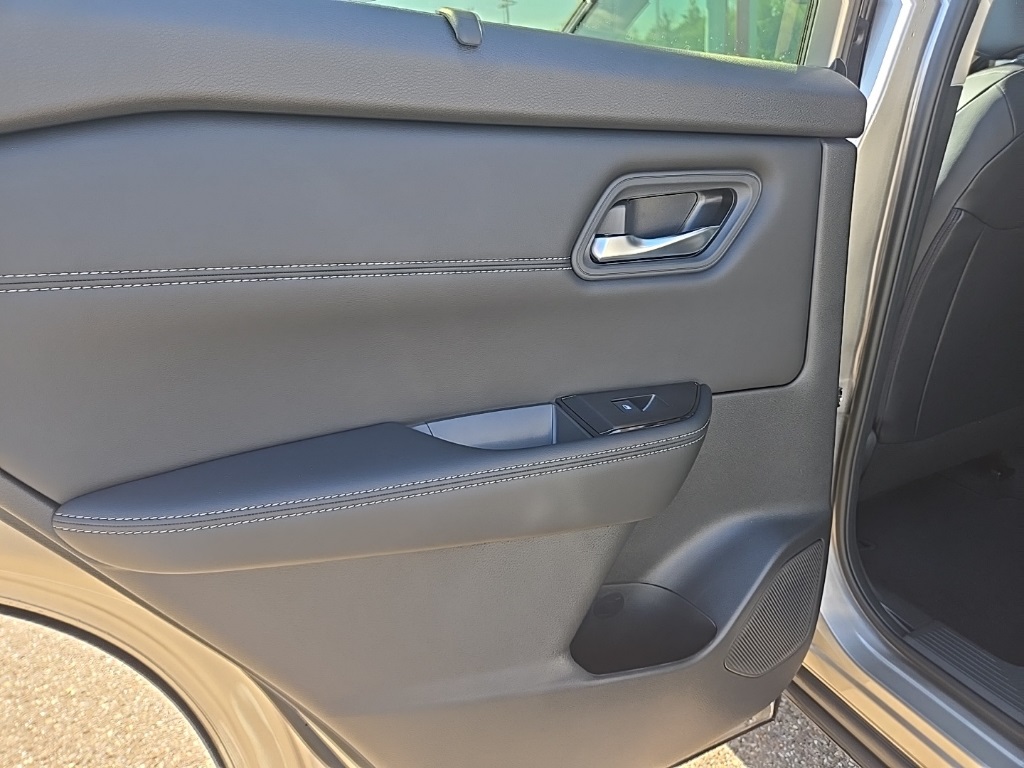 2026 Nissan Rogue SV photo 27