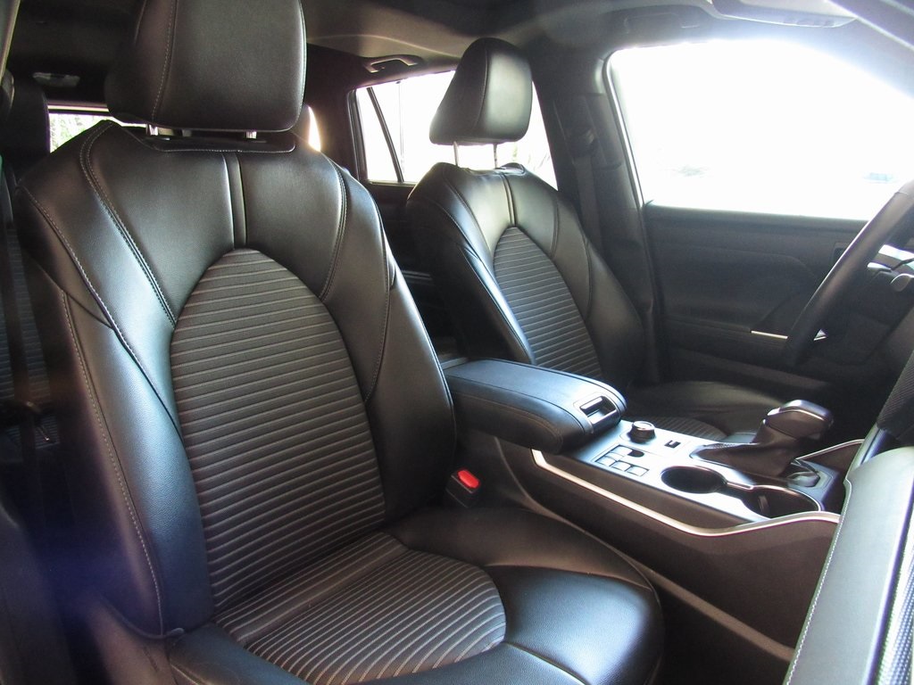 2024 Toyota Highlander XSE photo 17