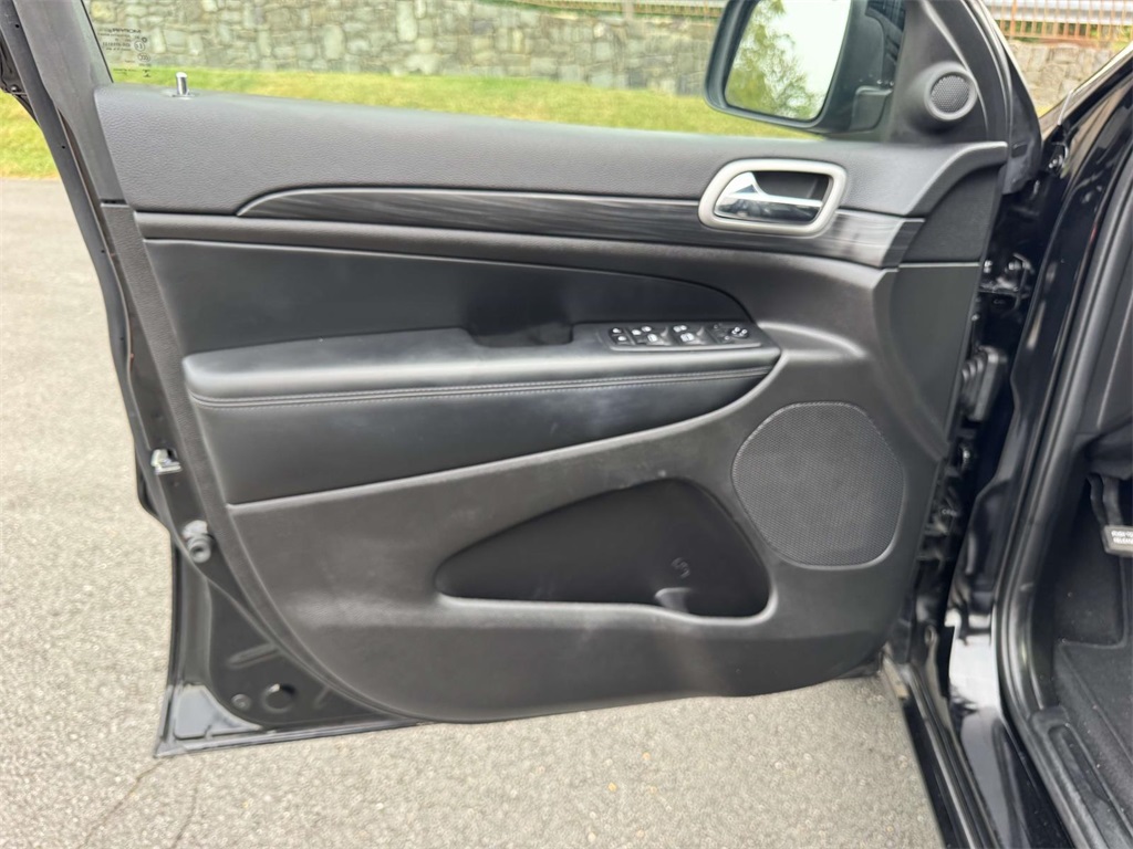 2020 Jeep Grand Cherokee Altitude photo 22