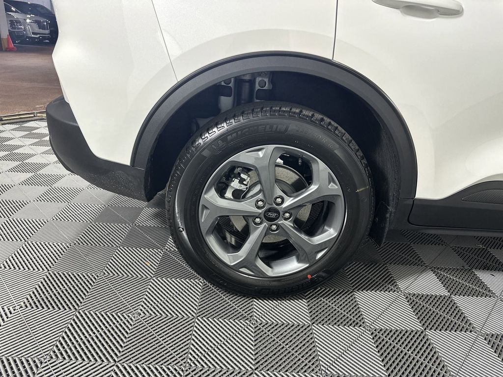 2025 Ford Escape ST-Line photo 18