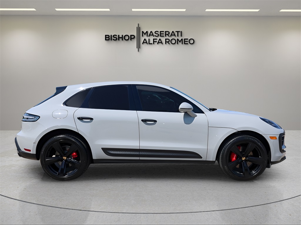 2022 Porsche Macan S photo 2