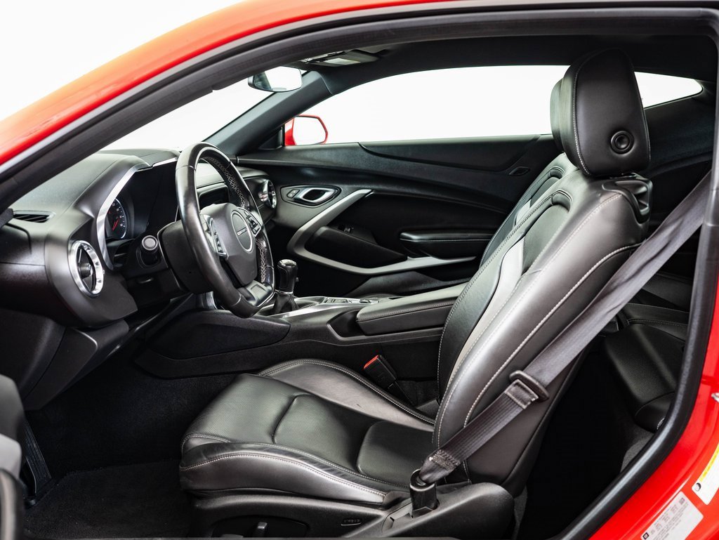 2018 Chevrolet Camaro 2LT photo 16