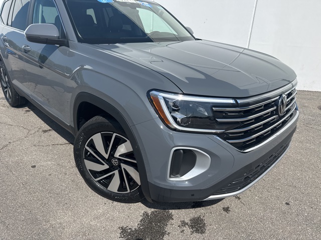 2025 Volkswagen Atlas SEL photo 3