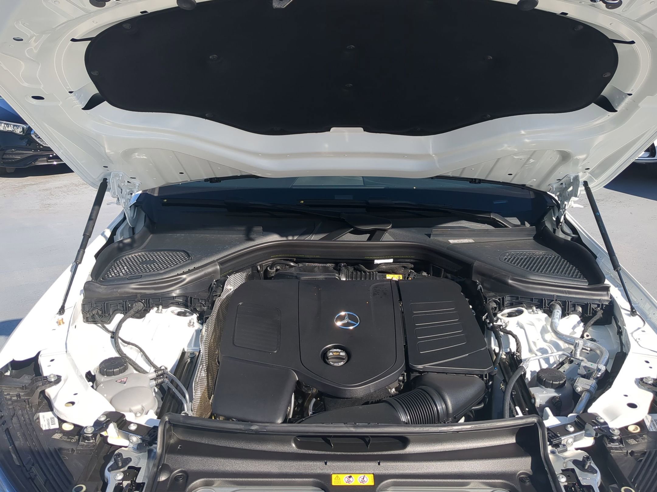 2026 Mercedes Benz GLC 300 4MATIC photo 4