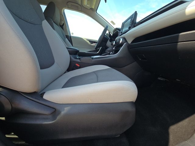 2021 Toyota RAV4 XLE photo 14