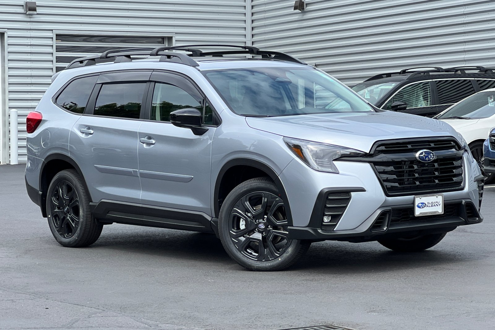 2025 Subaru Ascent Onyx Edition Touring photo 2