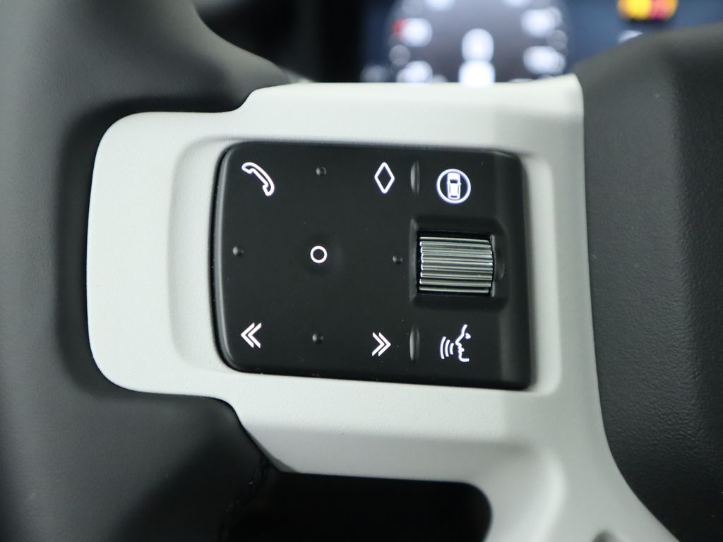 2025 Land Rover Defender 110 S photo 11