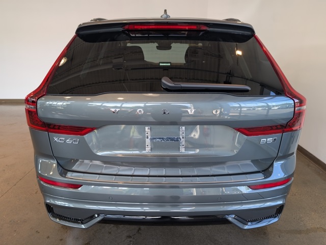 2026 Volvo XC60 B5 Plus photo 3